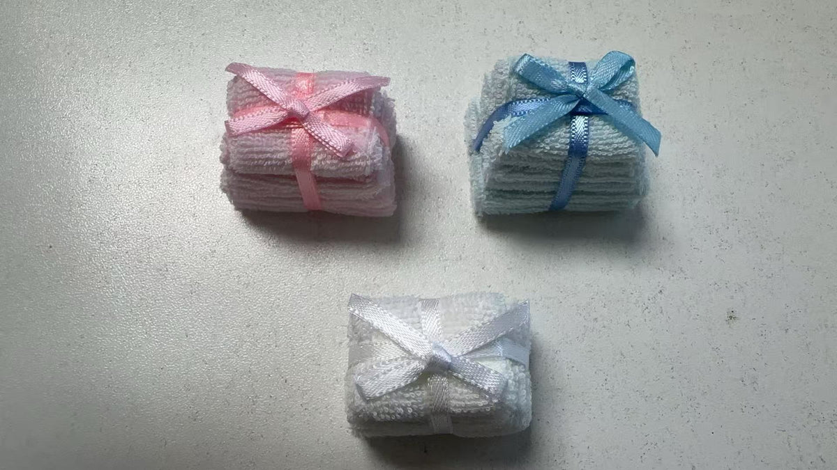 Lily minis-dollhouse Miniaturized bath towel
