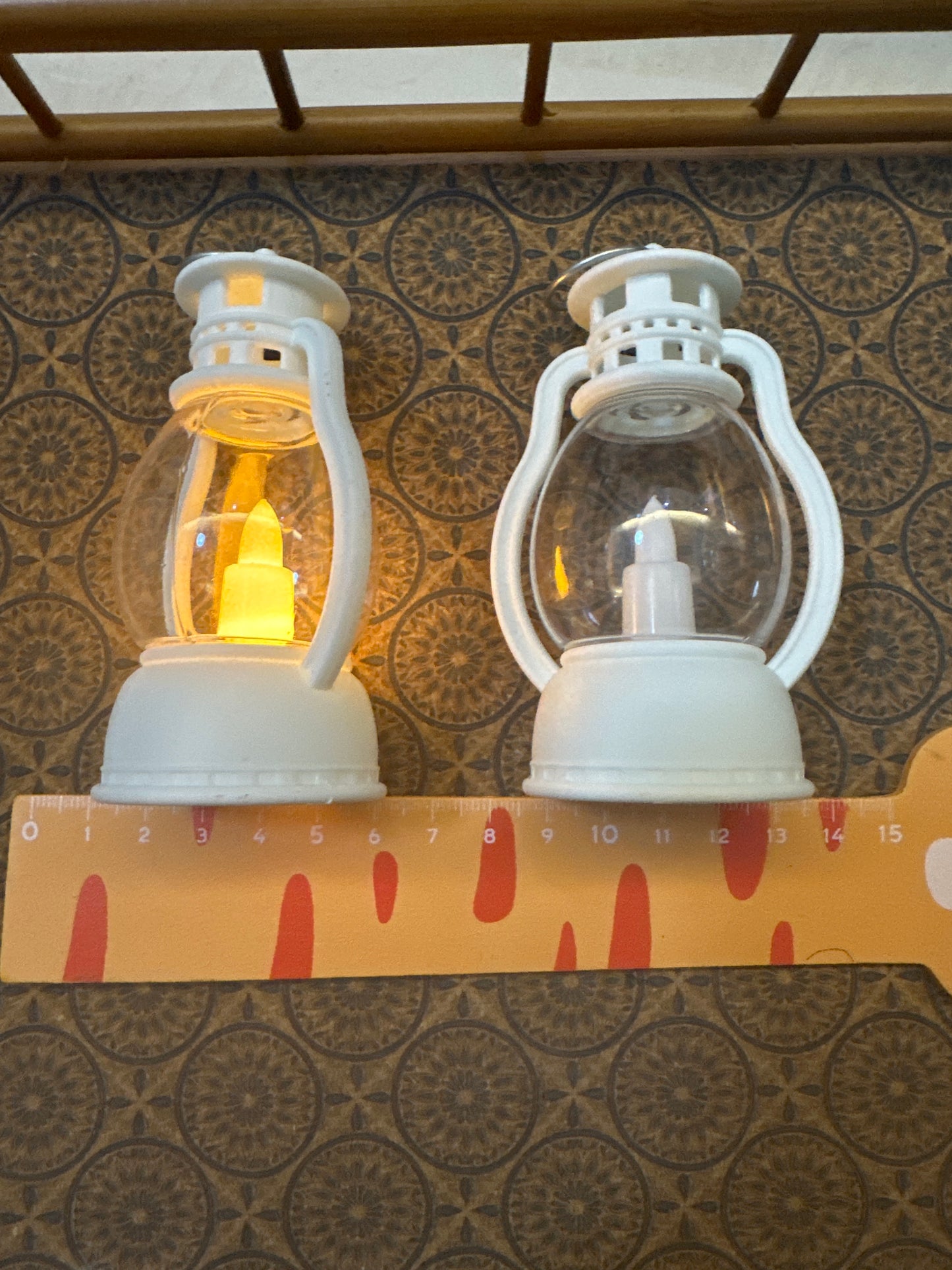 Lily minis-dollhouse miniature Retro horse lamp