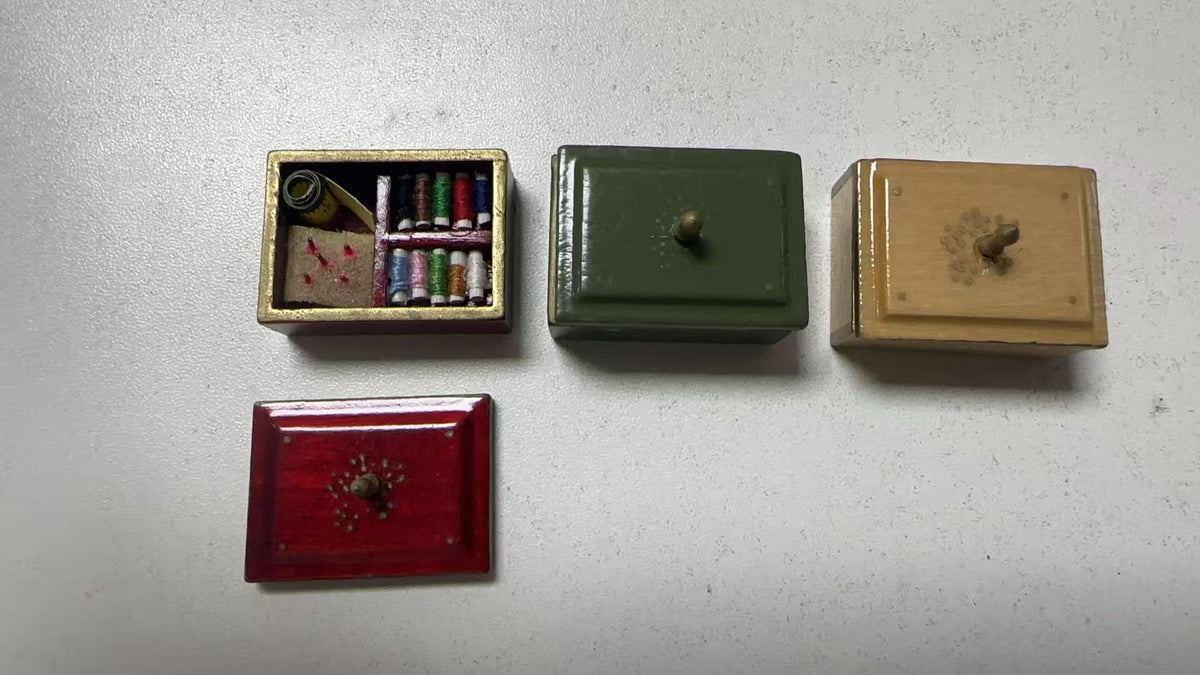 Lily minis-dollhouse Needle and thread box