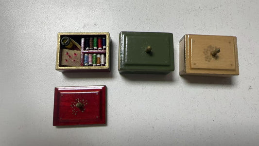 Lily minis-dollhouse Needle and thread box