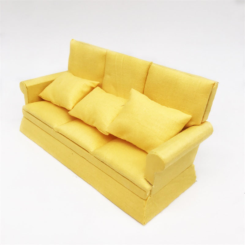 1:12 Miniature Dollhouse Three-Seater Sofa – Living Room Scene Decoration with Three Throw Pillows