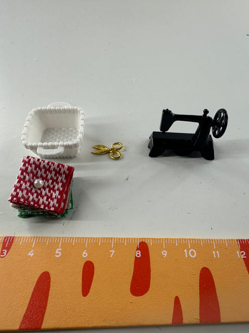 Lily minis-dollhouse sewing machine
