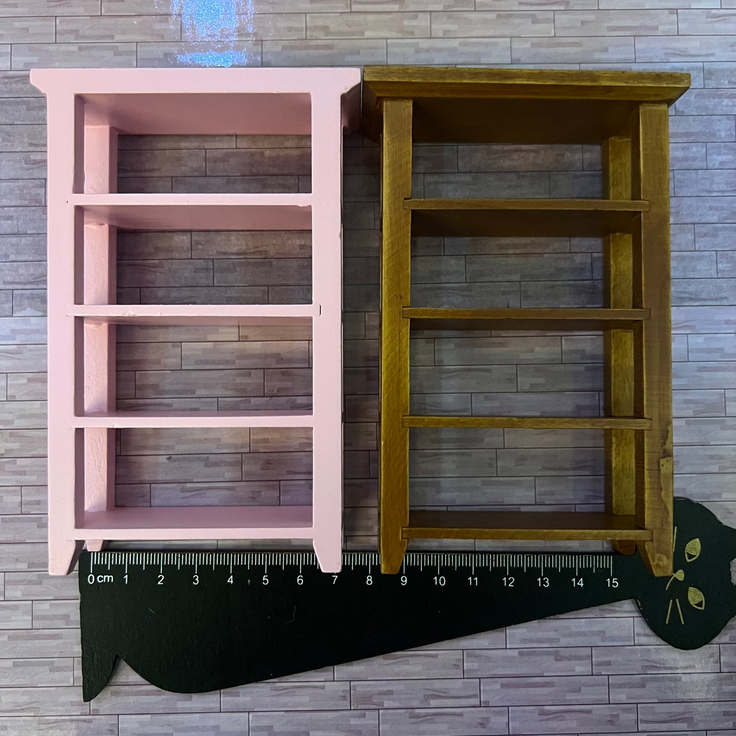 Lily minus-dollhouse miniature shelf
