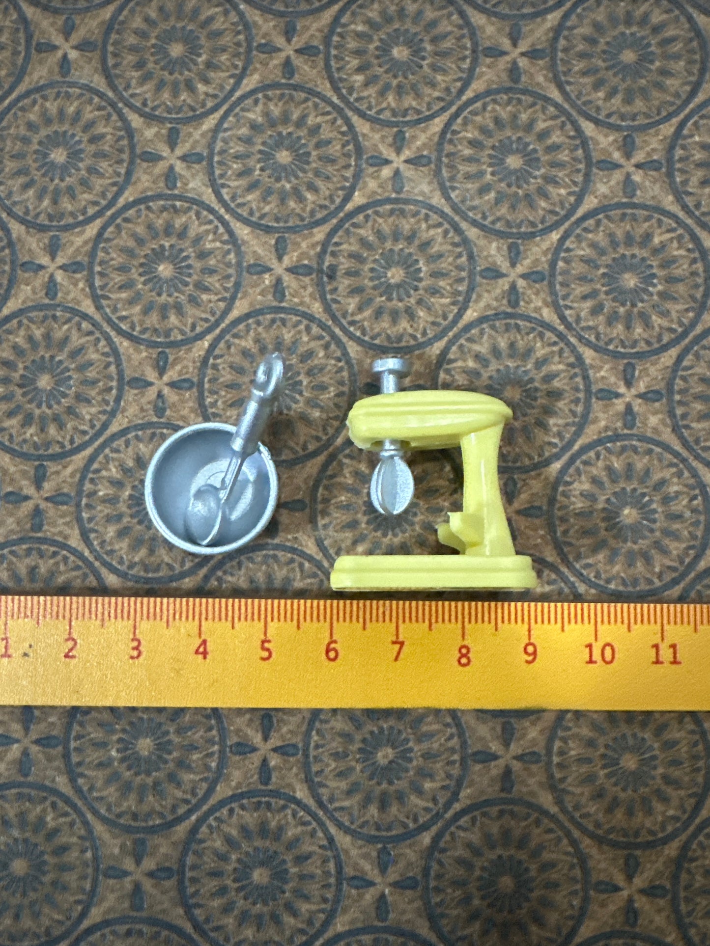 Lily minis-dollhouse miniature Mixer