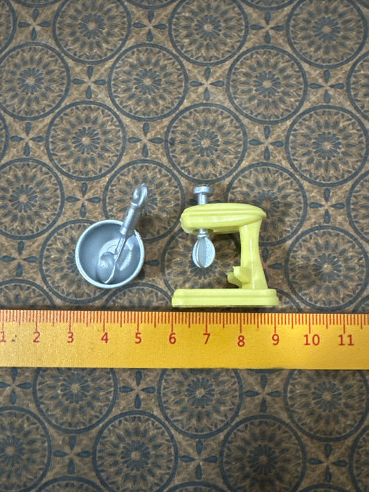 Lily minis-dollhouse miniature Mixer