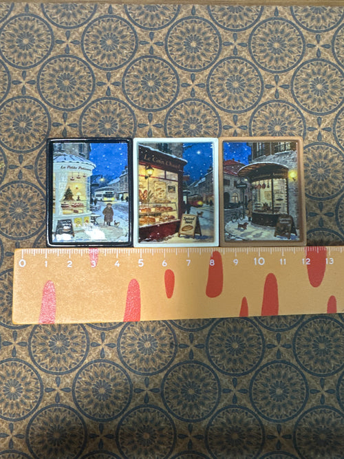 Lily minis-dollhouse miniature  painting 2pcs Random styles