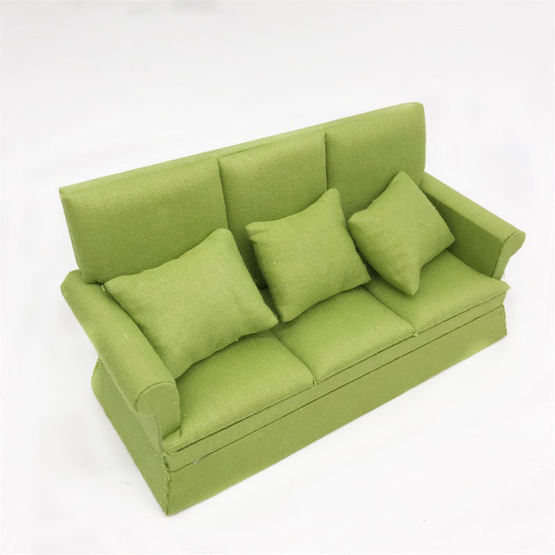 1:12 Miniature Dollhouse Three-Seater Sofa – Living Room Scene Decoration with Three Throw Pillows