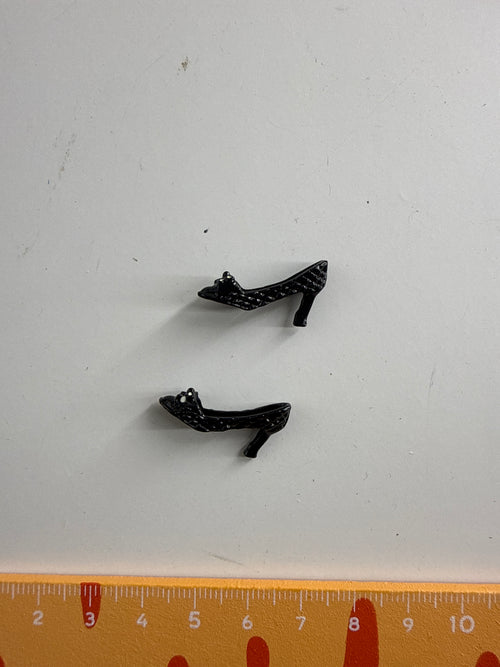 Lily minis-dollhouse Metal shoes
