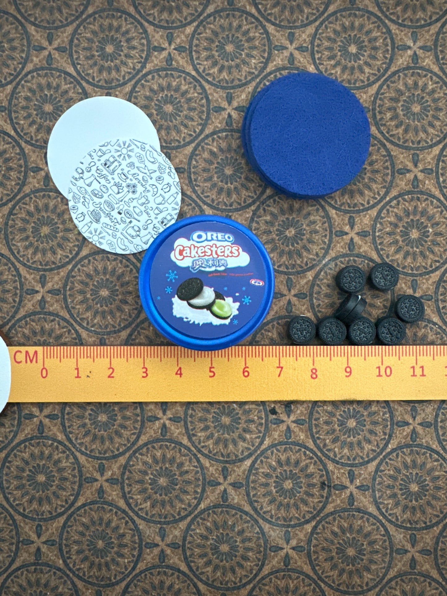 Lily minis-dollhouse miniature Oreo cookie set