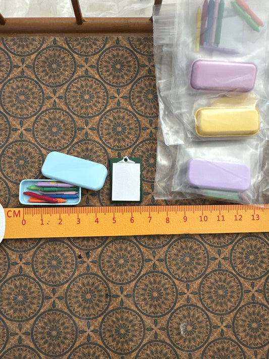 Lily minis-dollhouse miniature Metal pen set