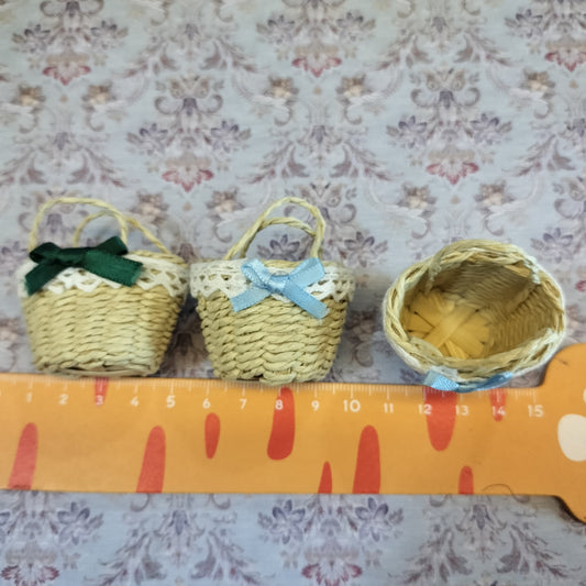 lily minis-dollhouse miniature Handmade woven baskets