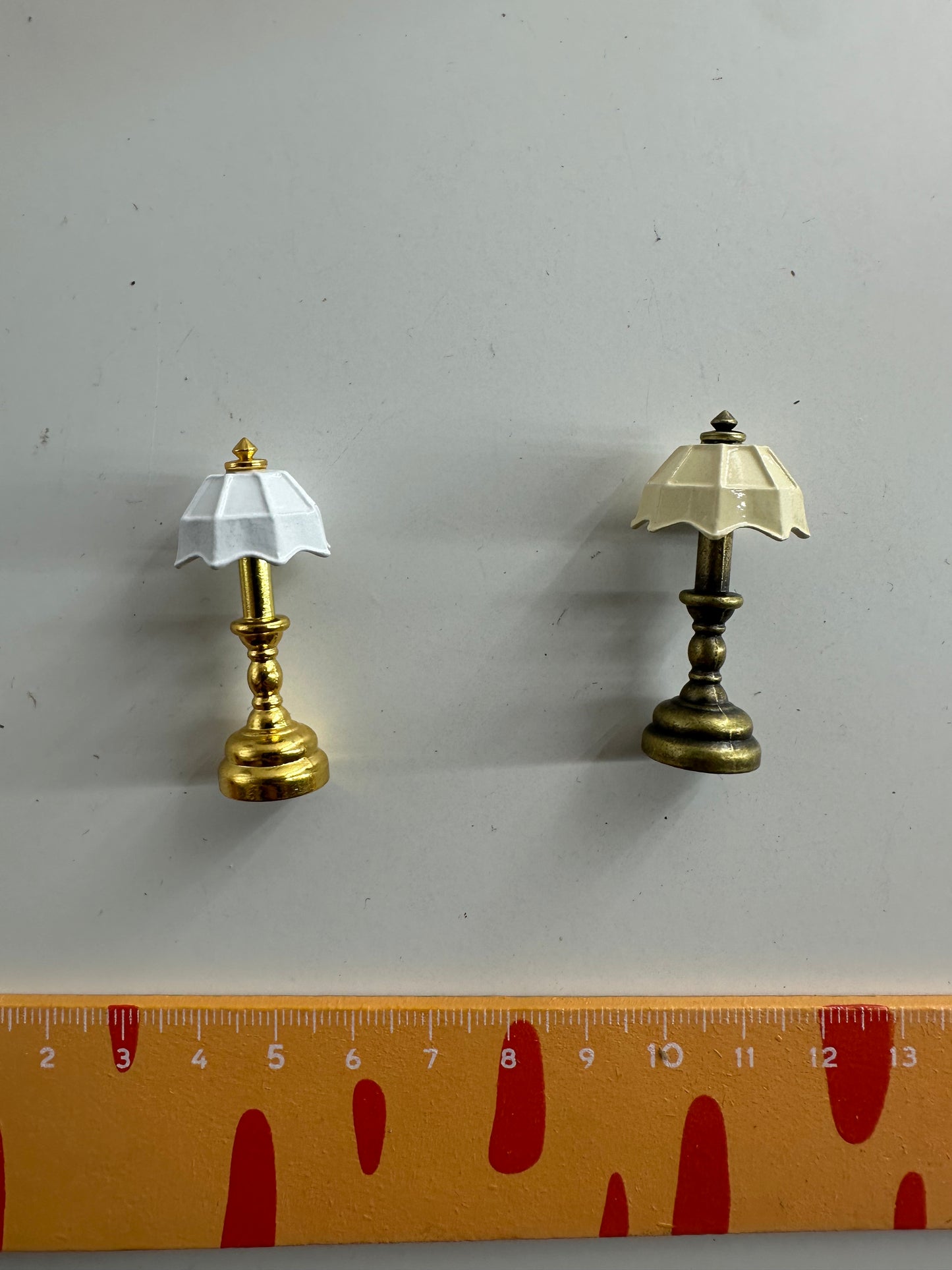 Lily minis-dollhouse Metal table lamp