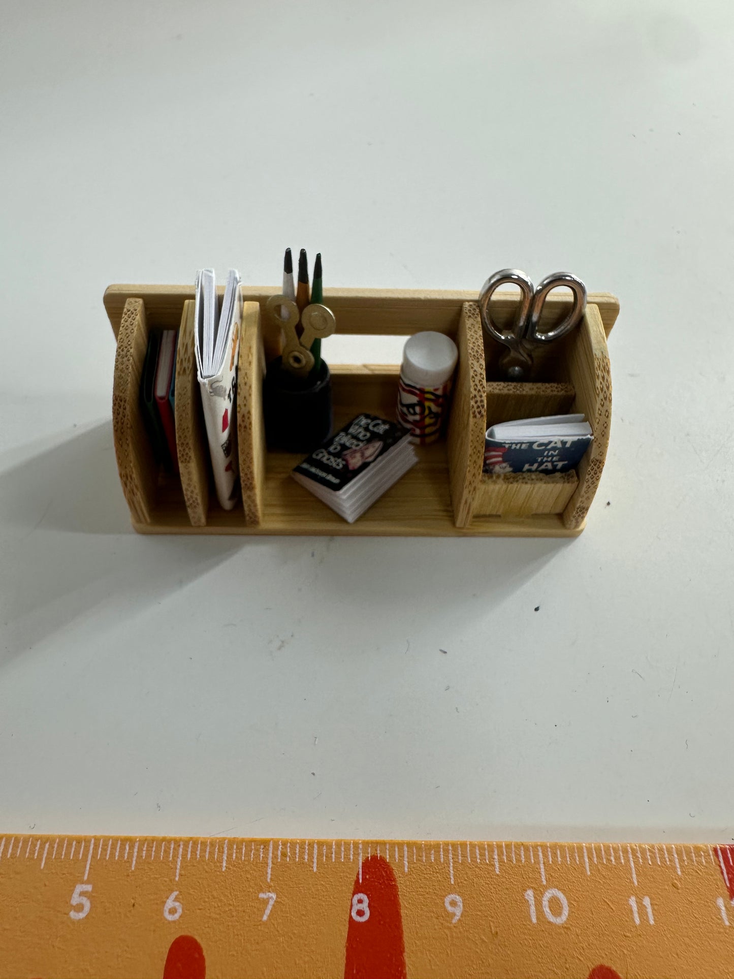 Lily minis-dollhouse Bookshelf toy rack