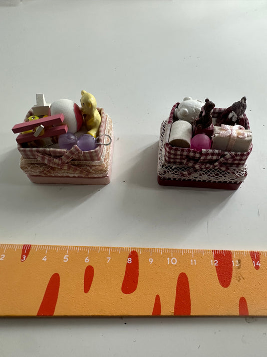 Lily minis-dollhouse Checkered toy box