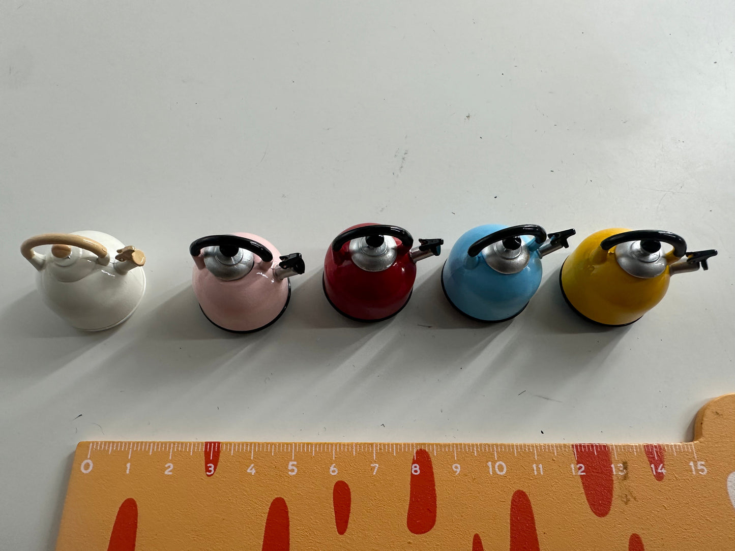 Lily minis-dollhouse  Metal water kettle 1pcs Random style
