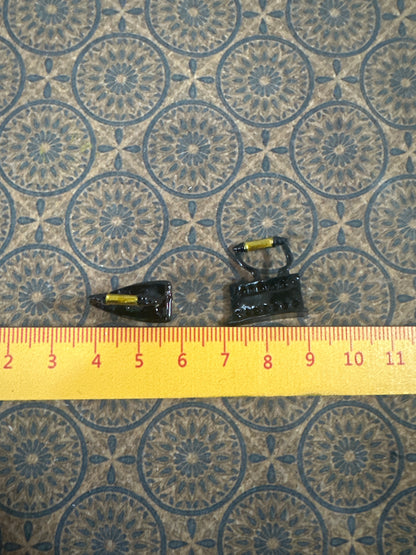 Lily minis-dollhouse miniature Metal iron