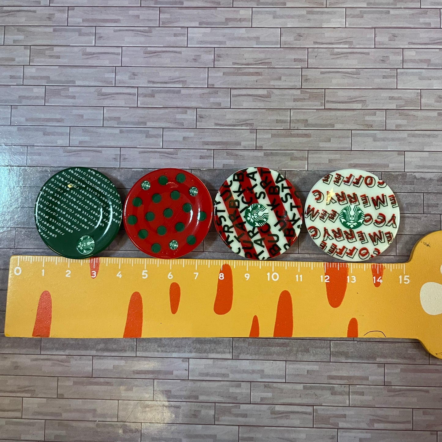 Lily minis-dollhouse miniature SB plate 4pcs