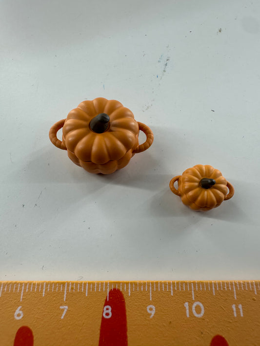 Lily minis-dollhouse Metal pumpkin pot model ornament
