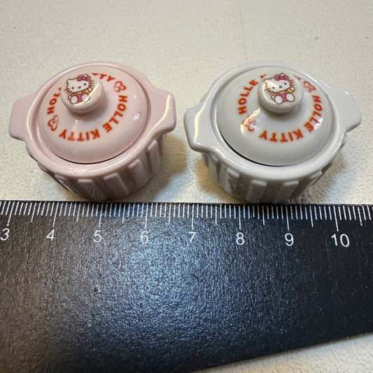 Lily minis-dollhouse miniature HK pot