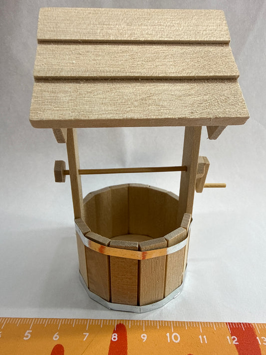 Lily minis-dollhouse Shake the water well