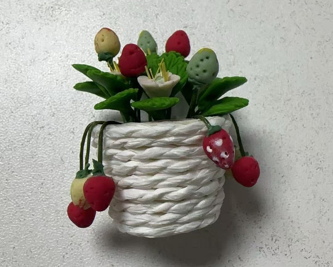 Lily minis-dollhouse Strawberry Plant in Pot