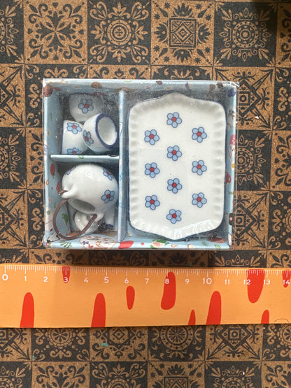 Lily minis-dollhouse miniature Ceramic tea set