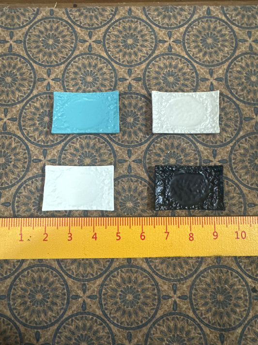 Lily minis-dollhouse miniature Metal rock pattern dinner plate