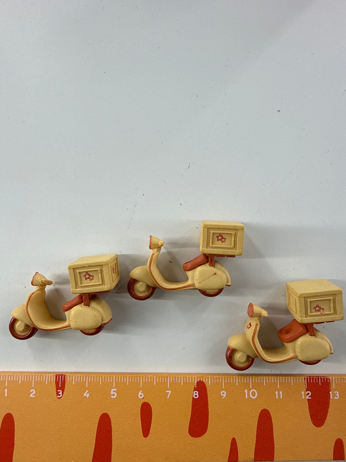 Lily minis-dollhouse Takeaway car 1pcs