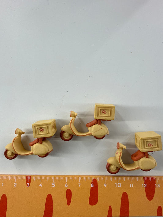 Lily minis-dollhouse Takeaway car 1pcs