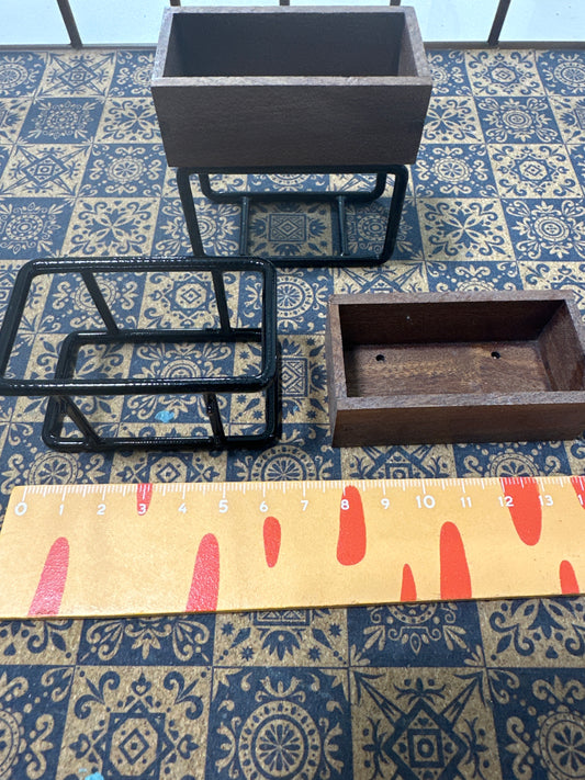 Lily minis-dollhouse miniature Shelf for holding potted flowers