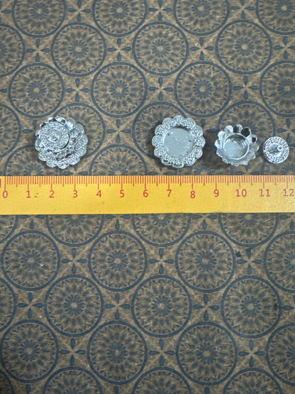 Lily minis-dollhouse miniature Metal kitchen utensils