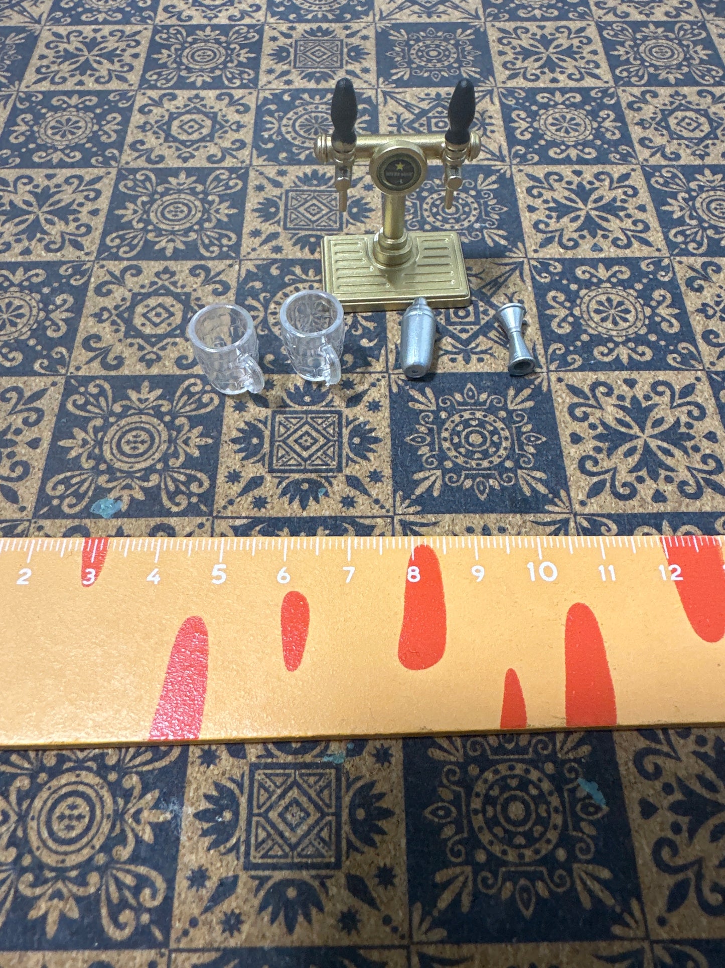 Lily minis-dollhouse miniature Beer set