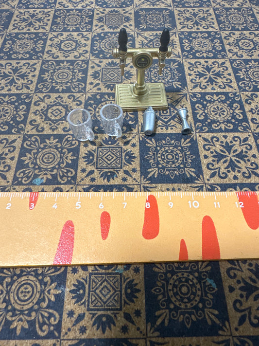 Lily minis-dollhouse miniature Beer set