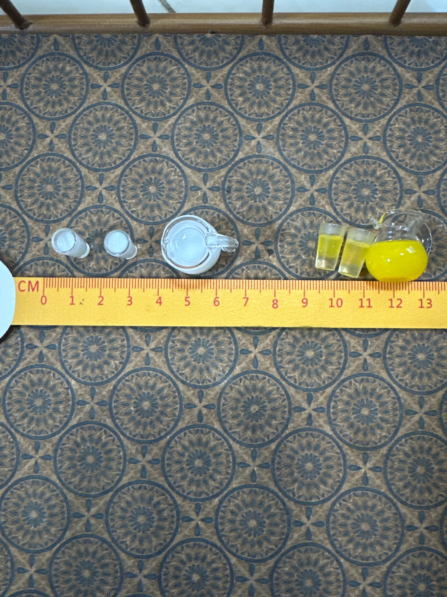 Lily minis-dollhouse miniature Drink set