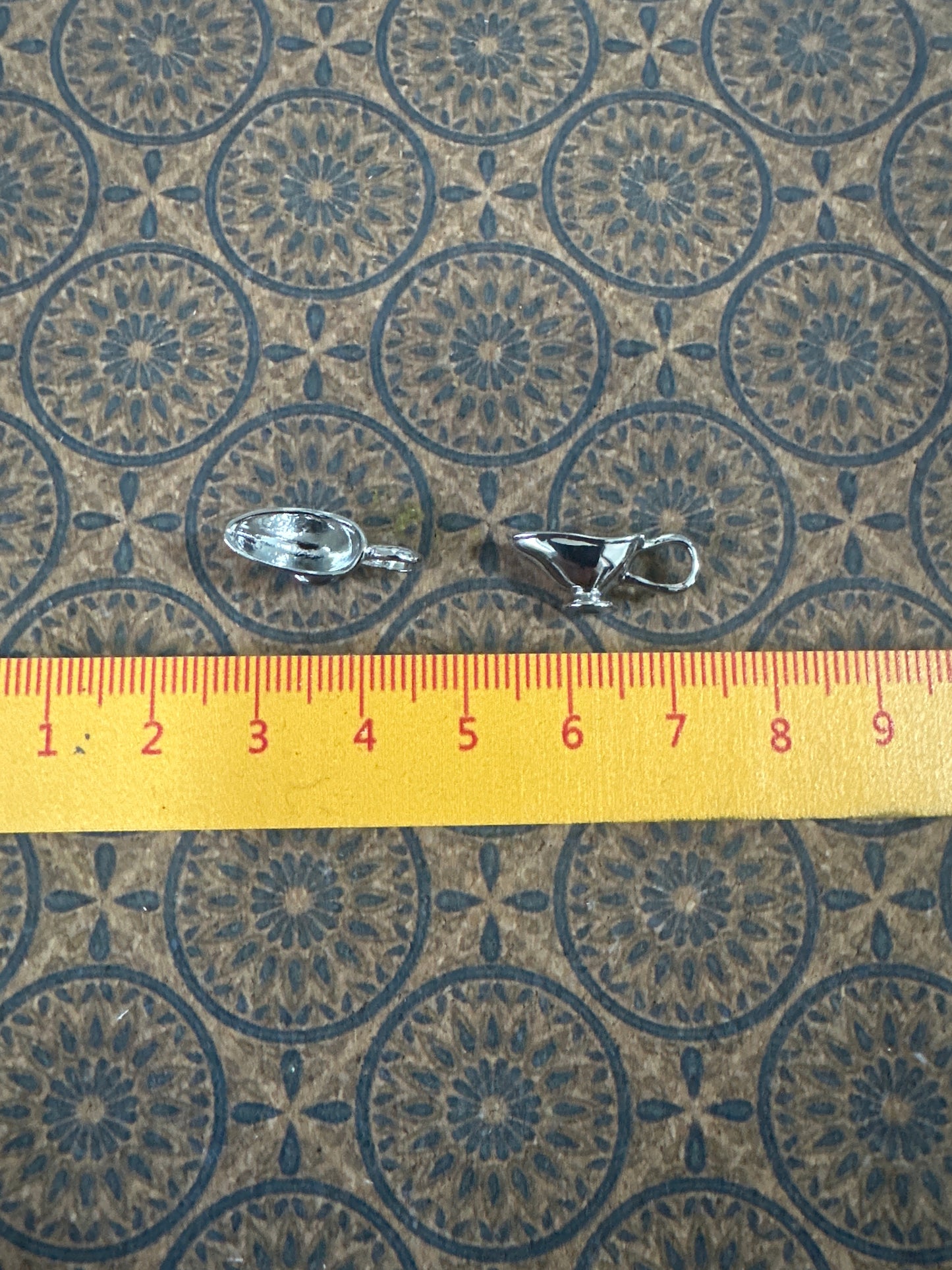 Lily minis-dollhouse miniature Metal kitchen utensils