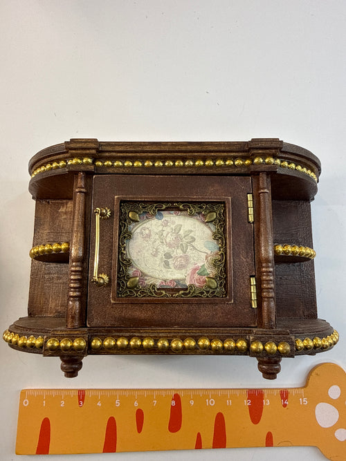 Lily minis-dollhouse Cupboard