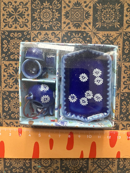 Lily minis-dollhouse miniature Ceramic tea set