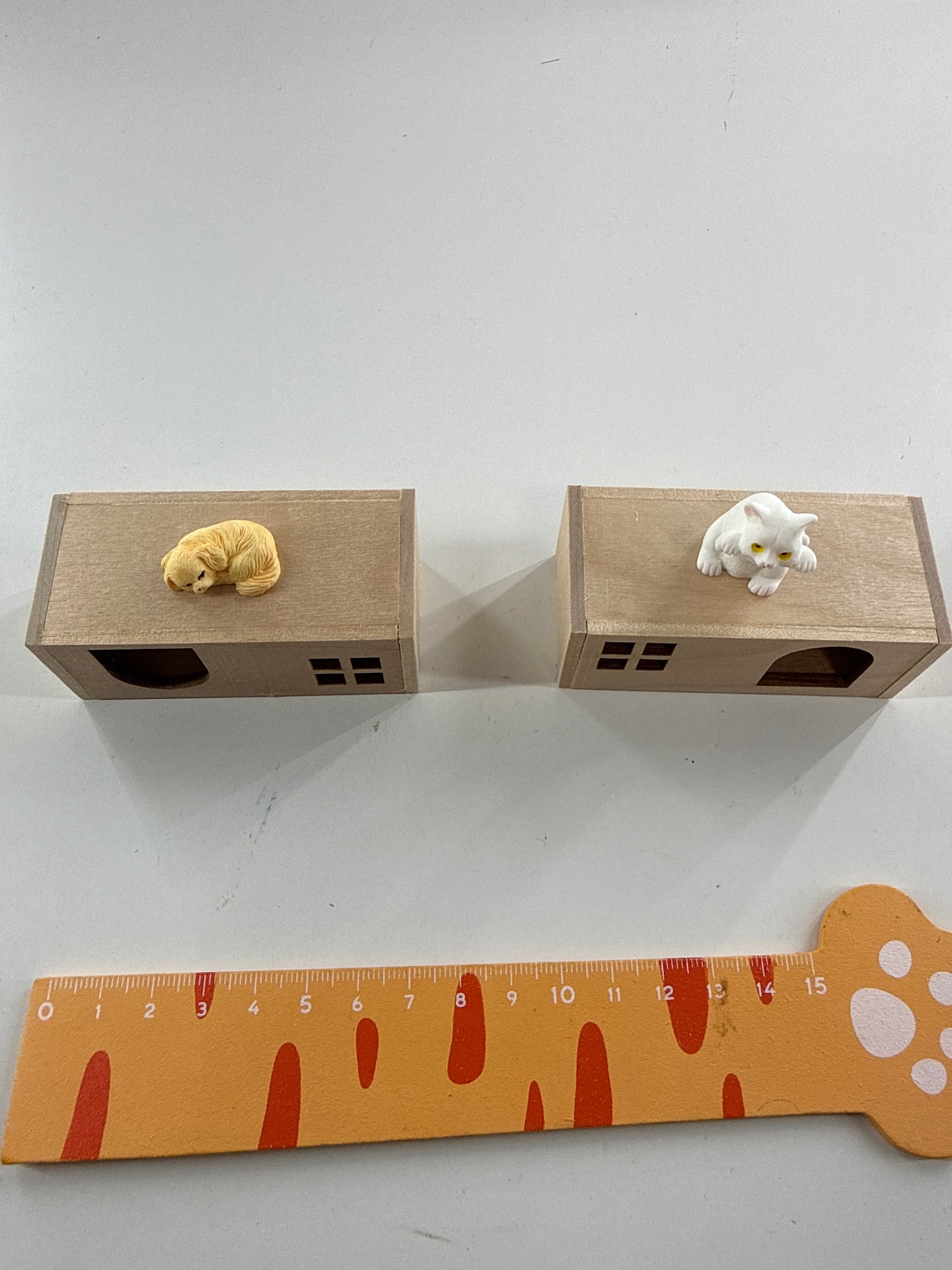 Lily minis-dollhouse Pet house cat and dog ornaments