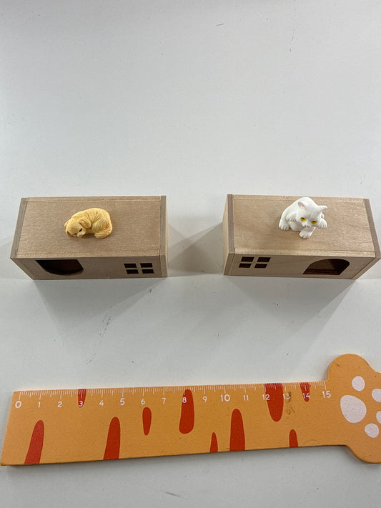 Lily minis-dollhouse Pet house cat and dog ornaments