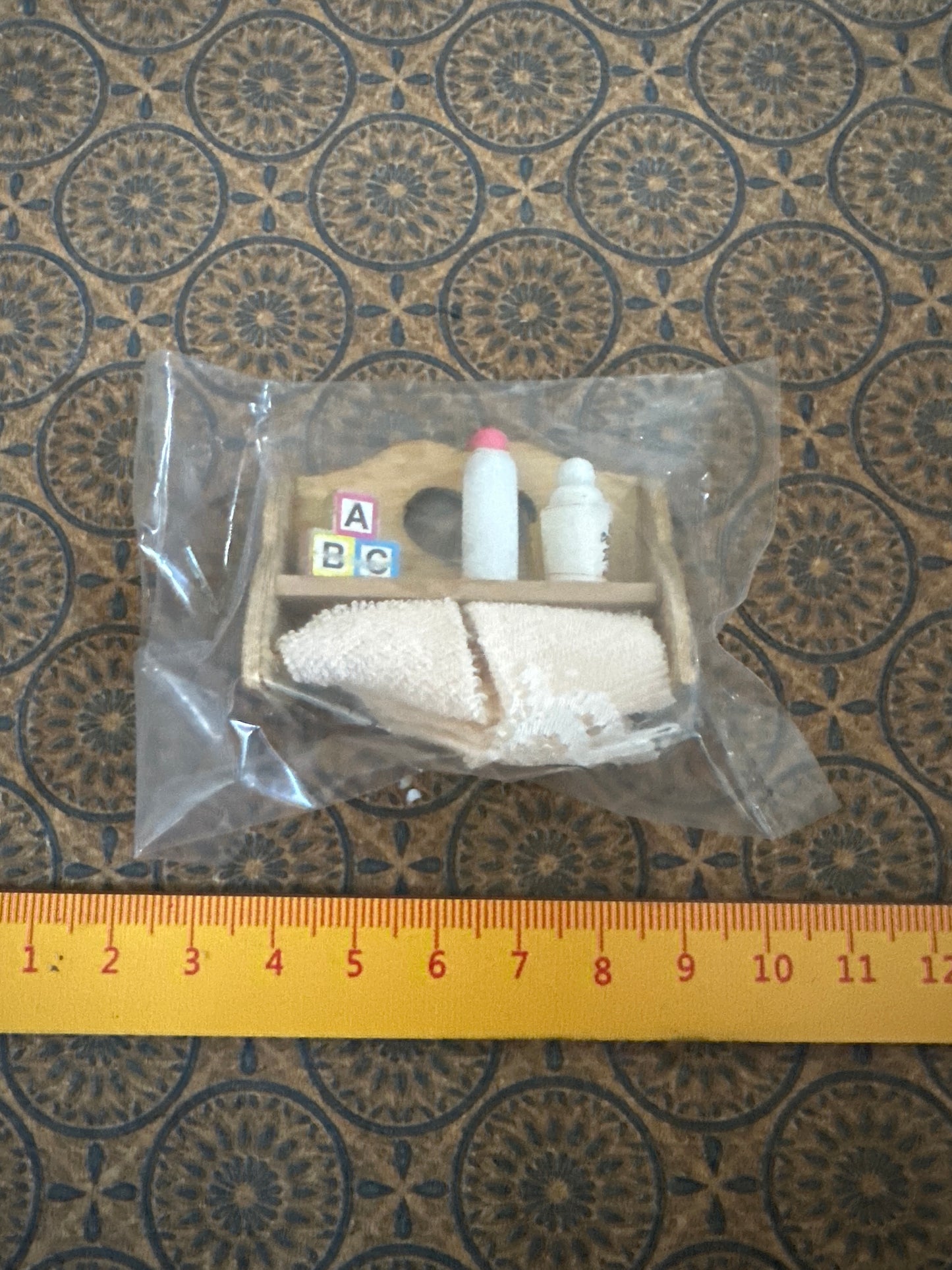 Lily minis-dollhouse miniature Wooden shelf