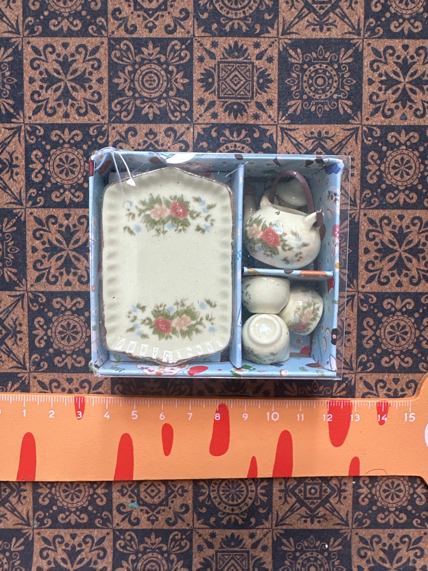 Lily minis-dollhouse miniature Ceramic tea set