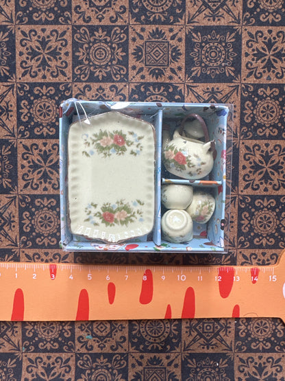 Lily minis-dollhouse miniature Ceramic tea set