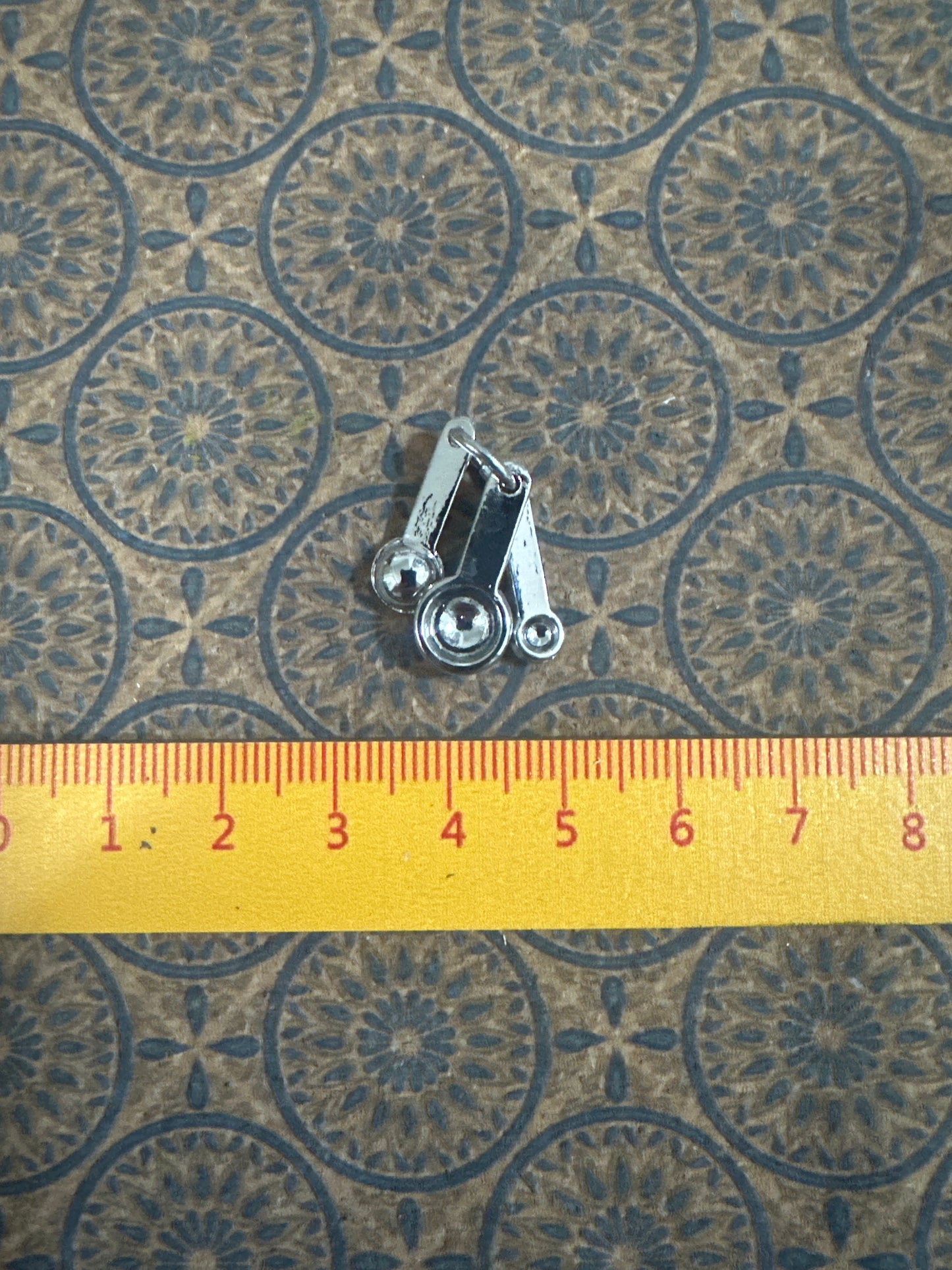 Lily minis-dollhouse miniature Metal kitchen utensils