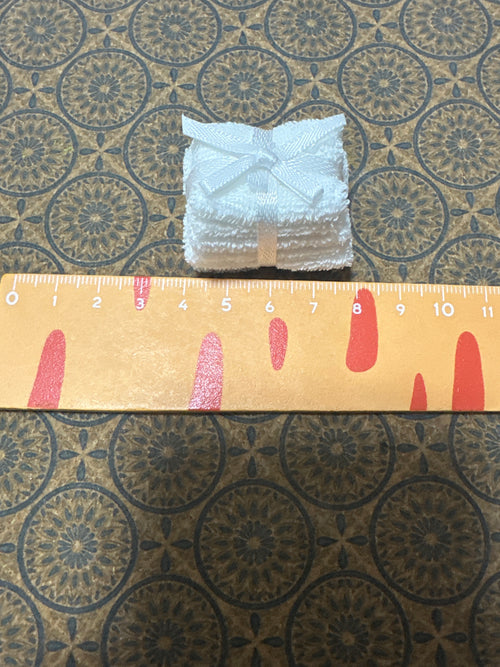 Lily minis-dollhouse miniature Towel