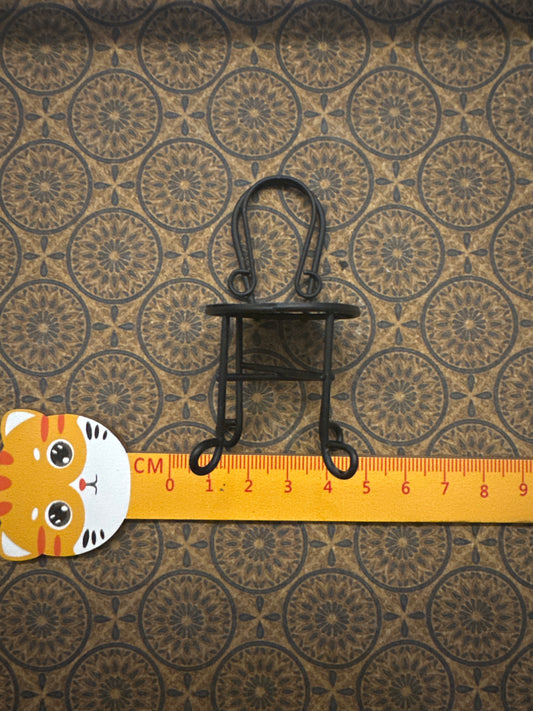 Lily minis-dollhouse miniature Metal chair