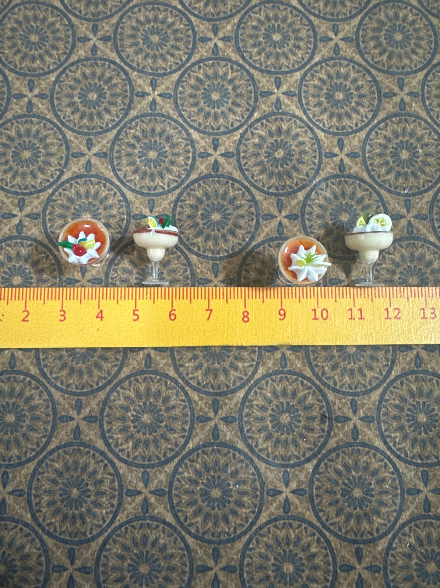 Lily minis-dollhouse miniature Mini cake cup