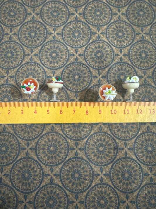 Lily minis-dollhouse miniature Mini cake cup