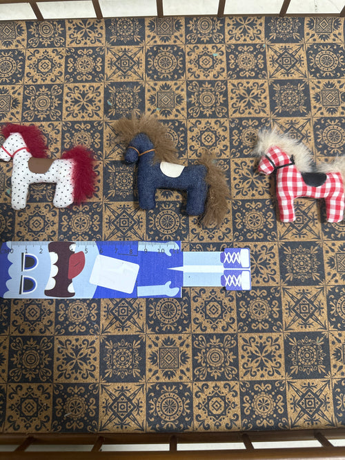 Lily minis-dollhouse miniature horse