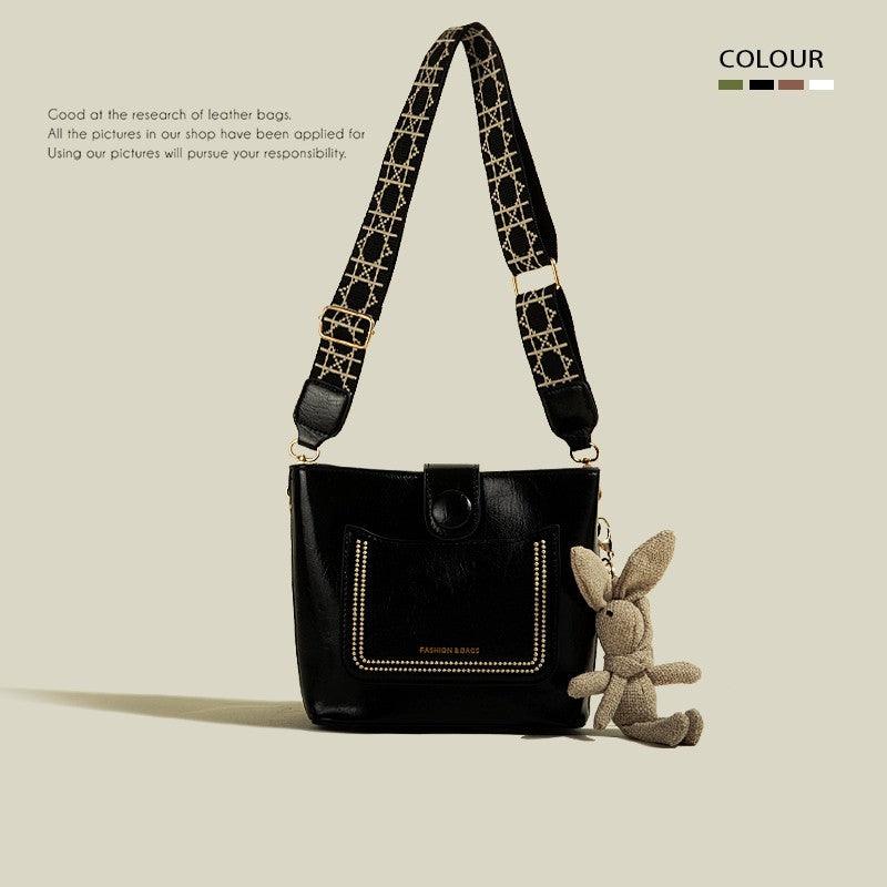 Women's Bucket Bag Large Capacity Woven Wide Shoulder Strap