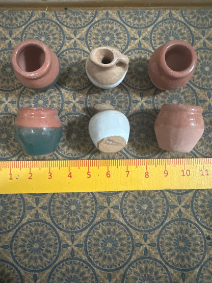 Lily minis-dollhouse miniature Pottery jar
